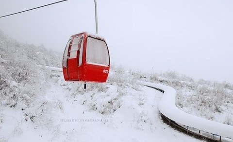 英亚平台到山川赏红叶泡温泉