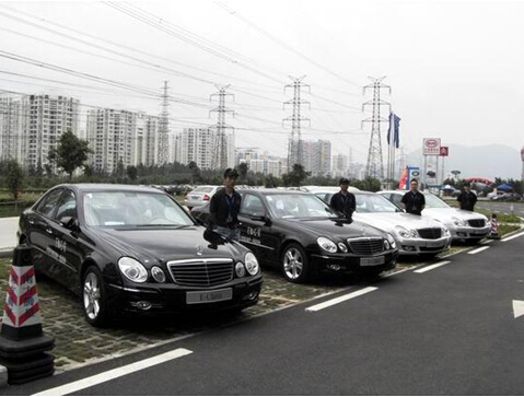 成都豪景租车弯道超车 逆袭英亚平台市场